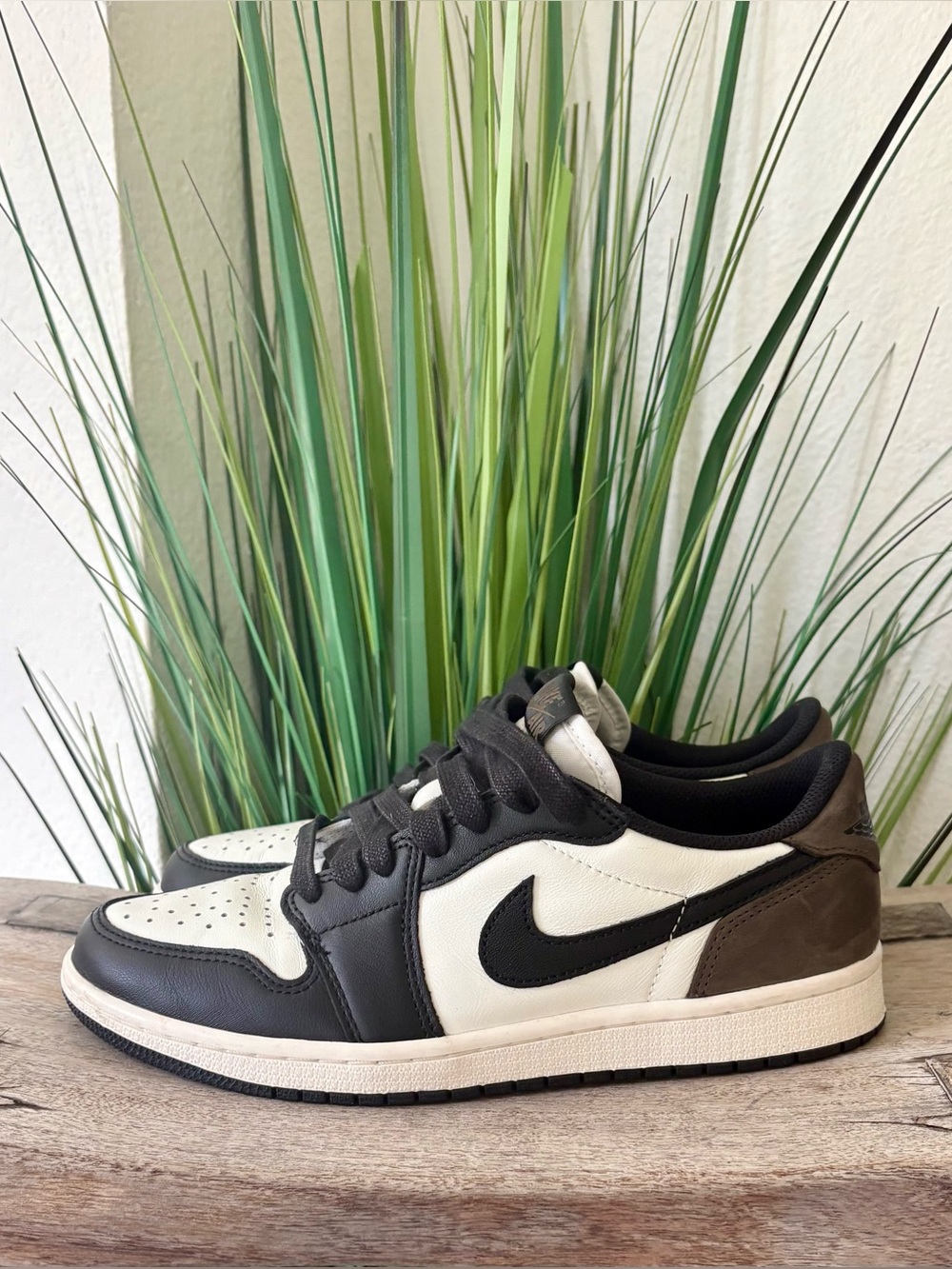 Air Jordan 1 Low Mocha Sneakers
